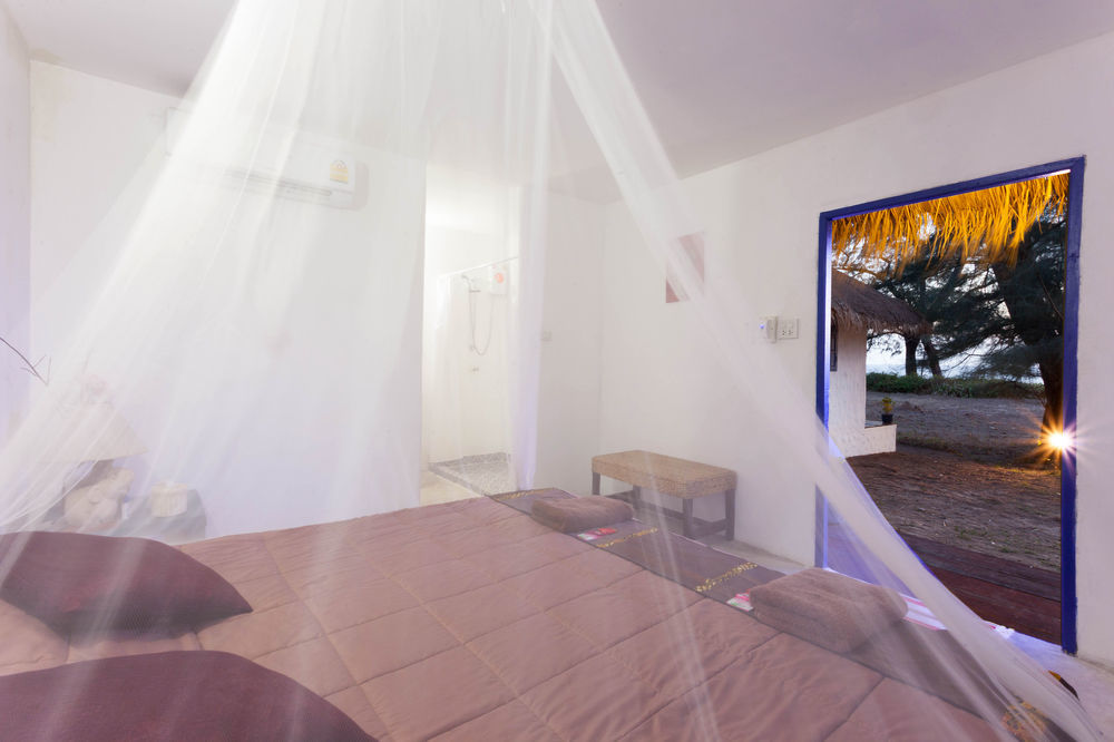 Micky Monkey Beach Hotel Phuket Maikhao Thailand Mai Khao Bagian luar foto
