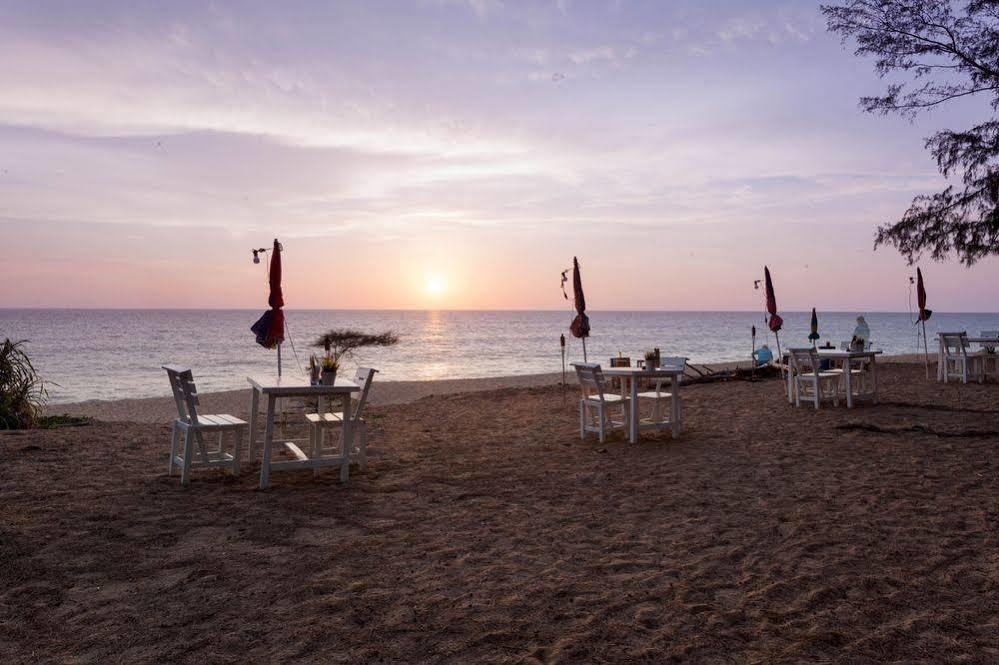 Micky Monkey Beach Hotel Phuket Maikhao Thailand Mai Khao Bagian luar foto